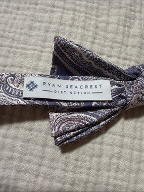 Ryan Seacrest Distinction Paisley Bow Tie in Navy Blue and Light Pink